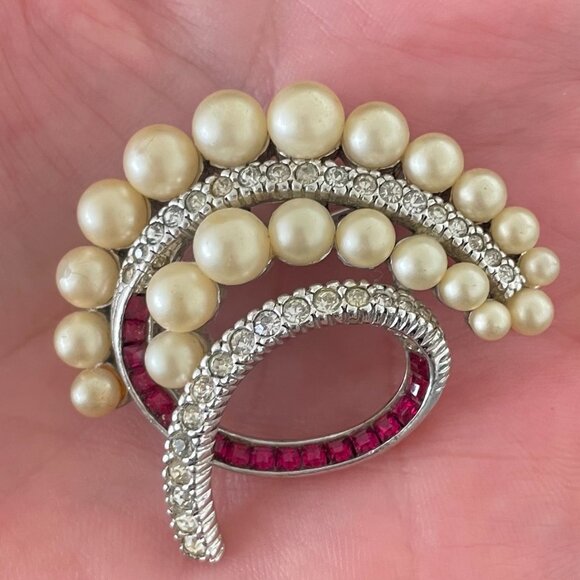 Ciner Jewelry - Vintage signed Ciner brooch with pearls, clear and channel-set red crystals